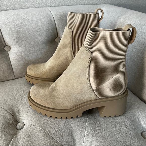 Steve Madden NEW Holley Chelsea Boot SIZE 7 - Picture 3 of 6